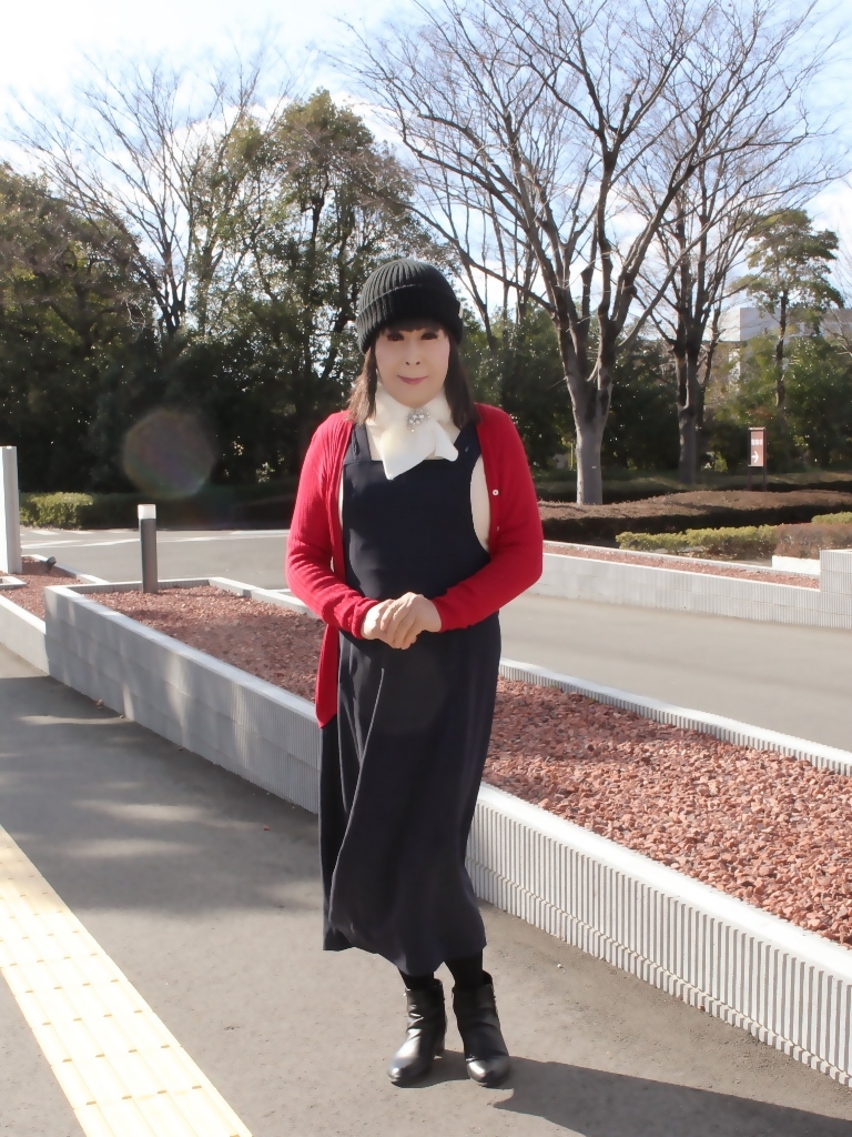 黒ジャンパースカート赤ロングカーデA(3)