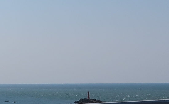 遠州灘　今切れの赤灯台