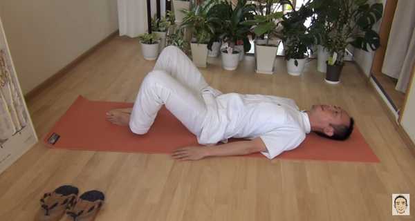 how_to_sacral_stretch_01245.jpg