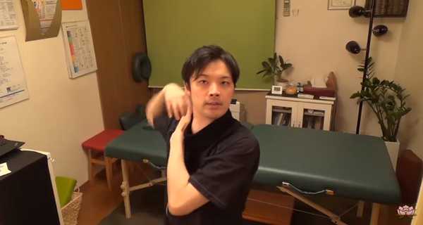 how_to_shoulder_massage_01023.jpg