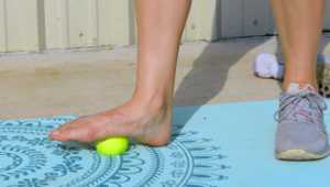 how_to_tennis_ball_massage_01138.jpg