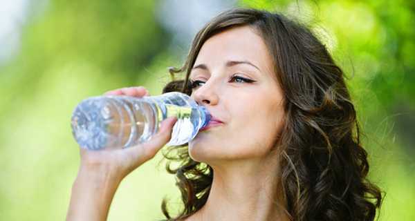 woman_drinking_water_1241.jpg