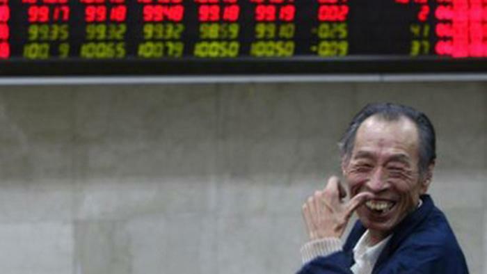中国が QE を静かに開始 ： 北京、大手保険会社に売りパニックを抑えるための債券購入を命令
