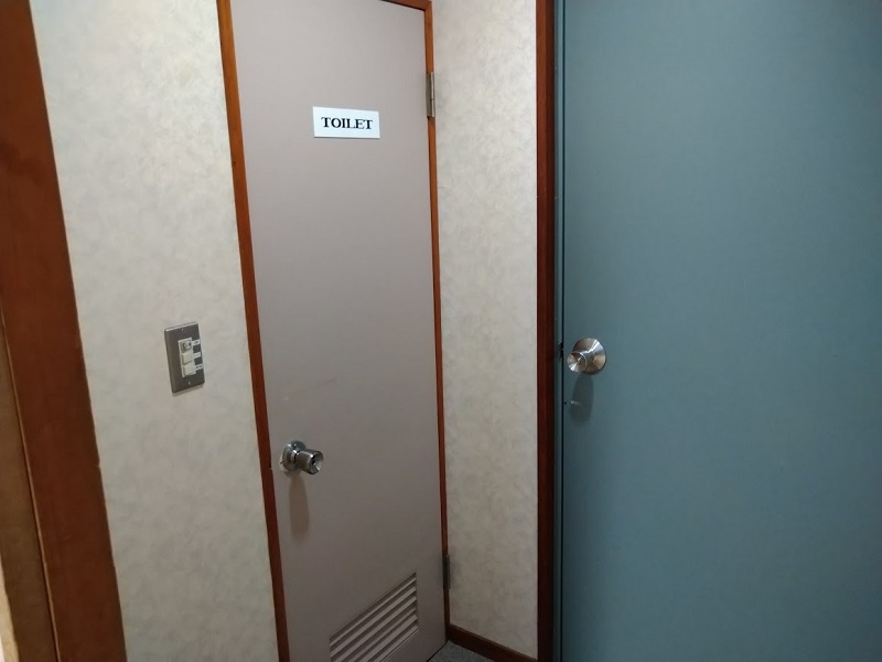 玄関トイレ扉